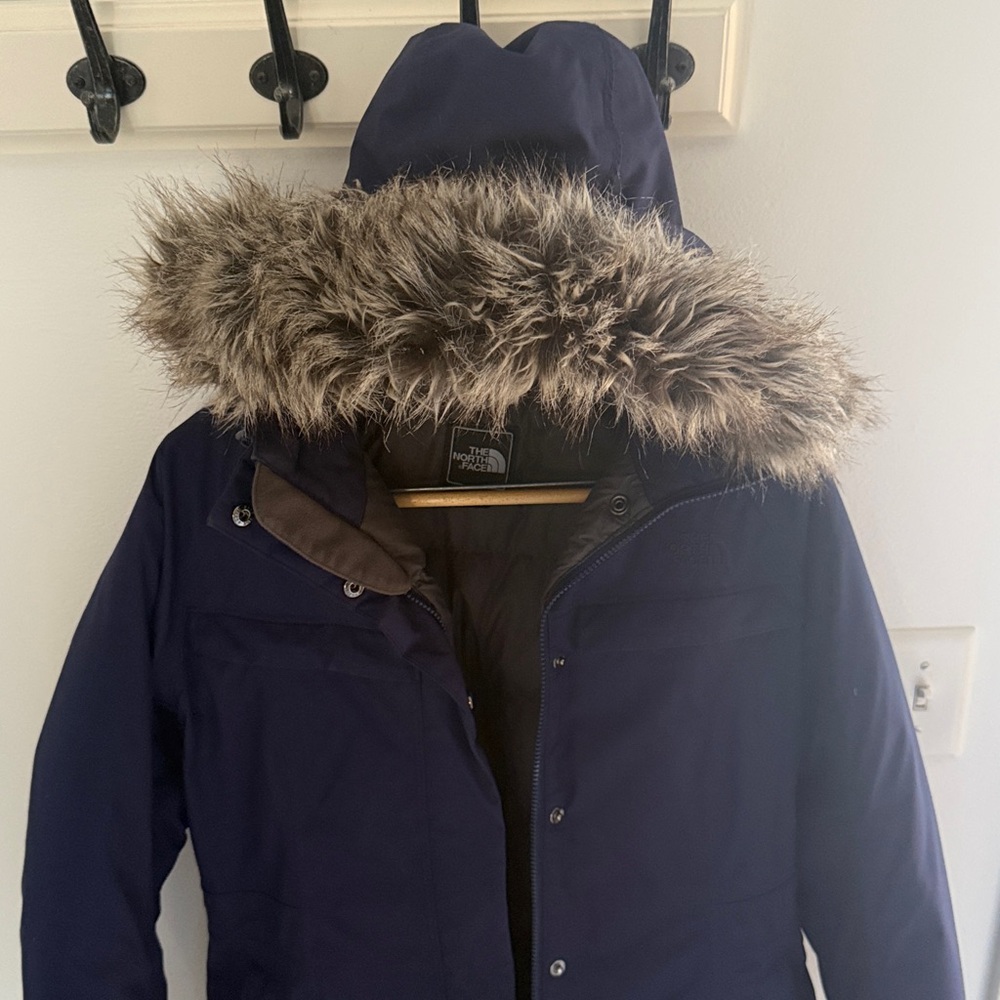 The North Face women’s navy M down puffer coat. EUC. - Picture 14 of 14